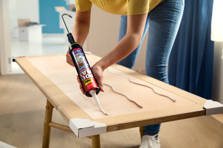 64327-Article-Application-shot-en-394-UHU-425g-German-UHUPOLYMAXPOWER_420